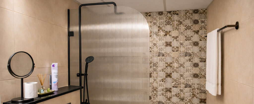 WALK-IN SHOWER ENCLOSURES – Shower Lite